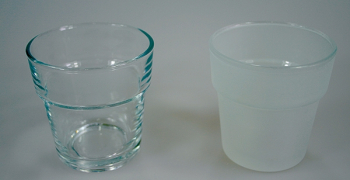 Glasbecher, gefrostet